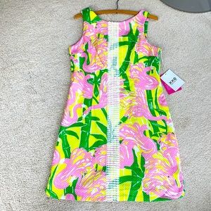 *runs small* fits like a 6. *selling matching girls xs*